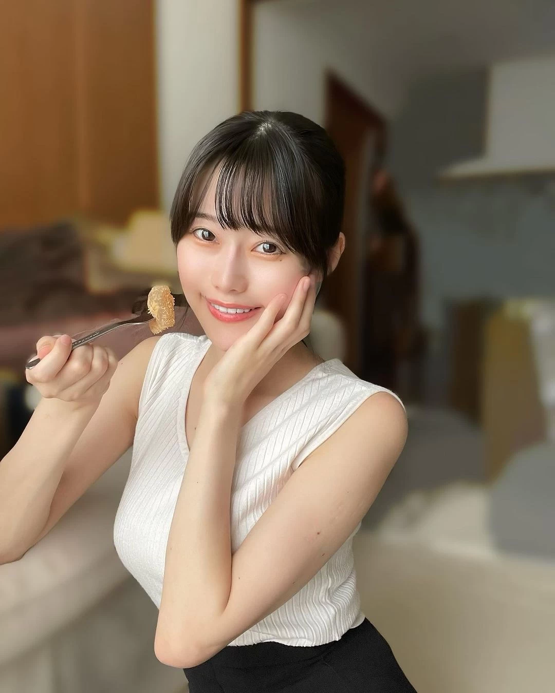 日本美女桃里れあ福利图赏 笑容甜美欧派白嫩饱满