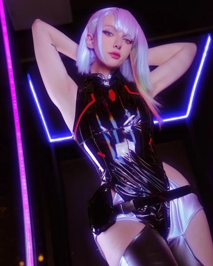 德妹COS《蜘蛛侠》兔女郎版格温 胶衣网袜非常性感 德妹COS《蜘蛛侠》兔女郎版格温 胶衣网袜非常性感