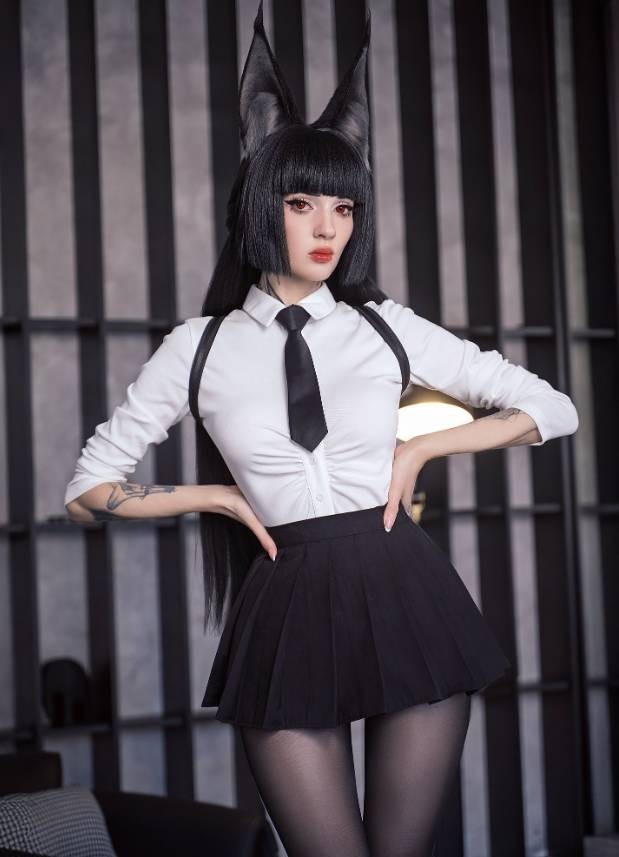 俄罗斯美女XenonCos美图 火辣身材搭配丝袜吸睛