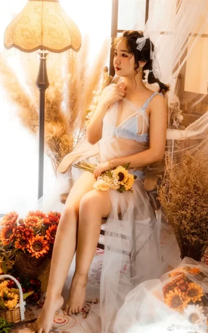 I will run to you with flowers and gentleness.@LHY-YNCG