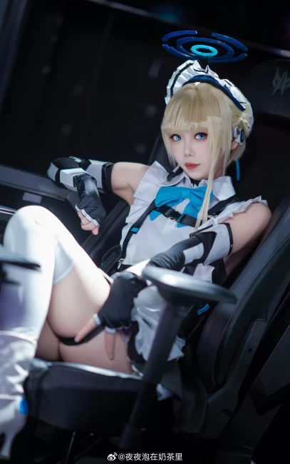 cosplay 无论什么任务都但请吩咐。 因为我是完美的特工兼女仆 蔚蓝档案 飞鸟马时@夜夜泡在奶茶里