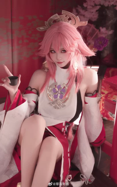 COSPLAY 哎呀，小家伙，你对我的口味了解得很清楚嘛 原神 八重神子@草莓刺客