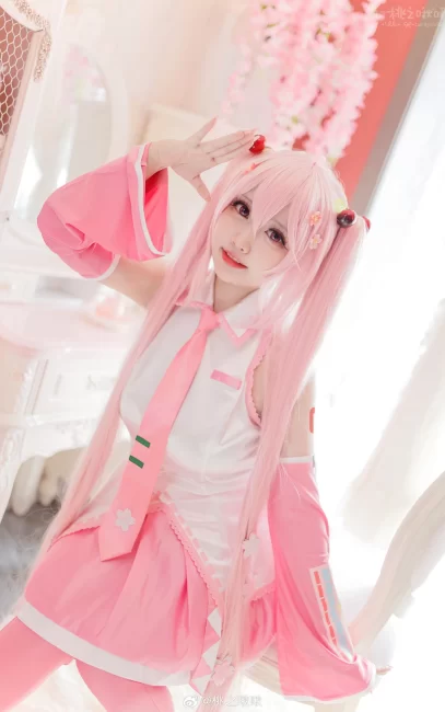 COSPLAY 🌸春日的樱色妖精🌸 樱初音!樱初音!终于发这套啦~@桃之啾啾