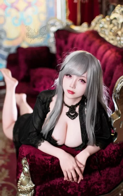 COSPLAY 尝过了那么多，果然还是自家的最好喝啊。来，同志，为了庆祝休息日的到来，干了这杯伏特加！ 碧蓝航线@修修猫ww