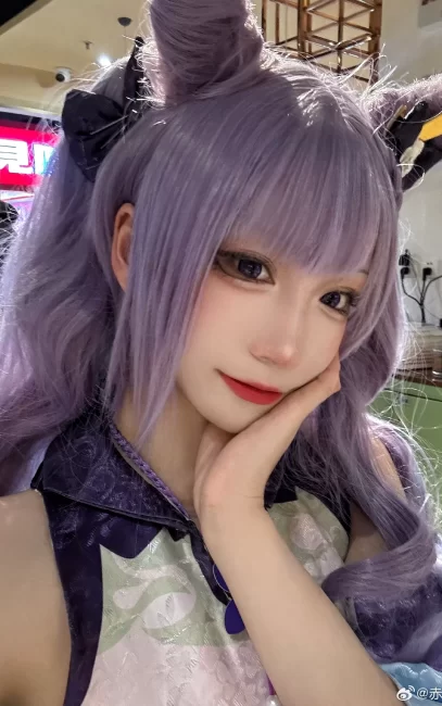 COSPLAY 拍完吃个饭！居然有人说是巴拉巴拉小魔仙！一定是没玩原神导致的jpg. 刻师傅！来碗牛杂🍜~！原神 刻晴@赤瞳Jun