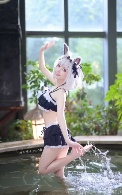 COSPLAY 兽耳控来咯！小狐狸变成人类的话…也会很可爱的吧~你说是吧是吧~嗯哼哼~@外星嫣子_Yan